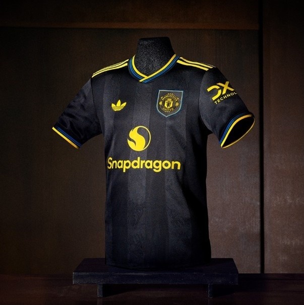 九游游戏中心官网-曼联官方：客战枪手将穿黑色球衣；上次联赛客胜枪手还是穆帅时期